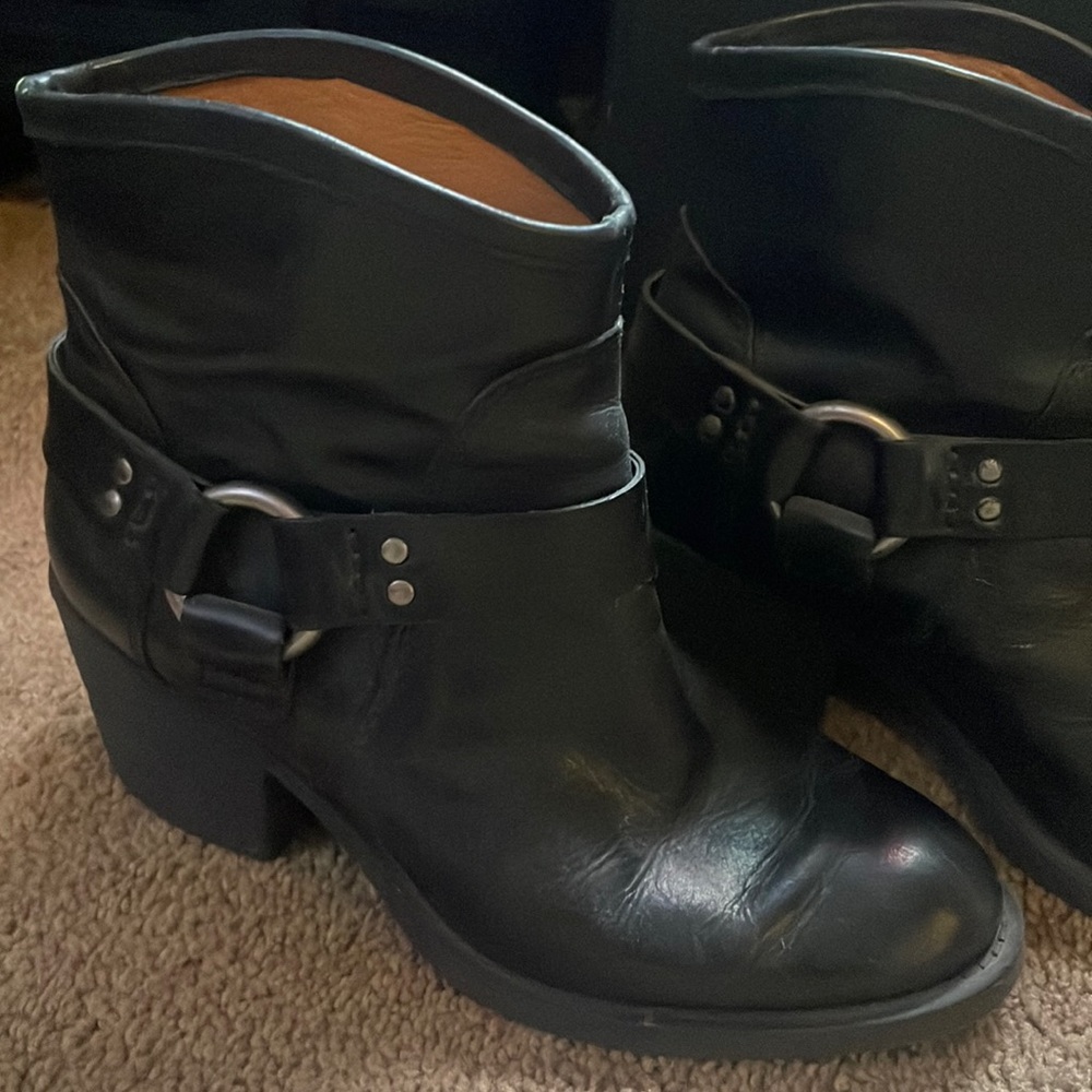 Lucky brand 7.5 all leather buckle biker boot
